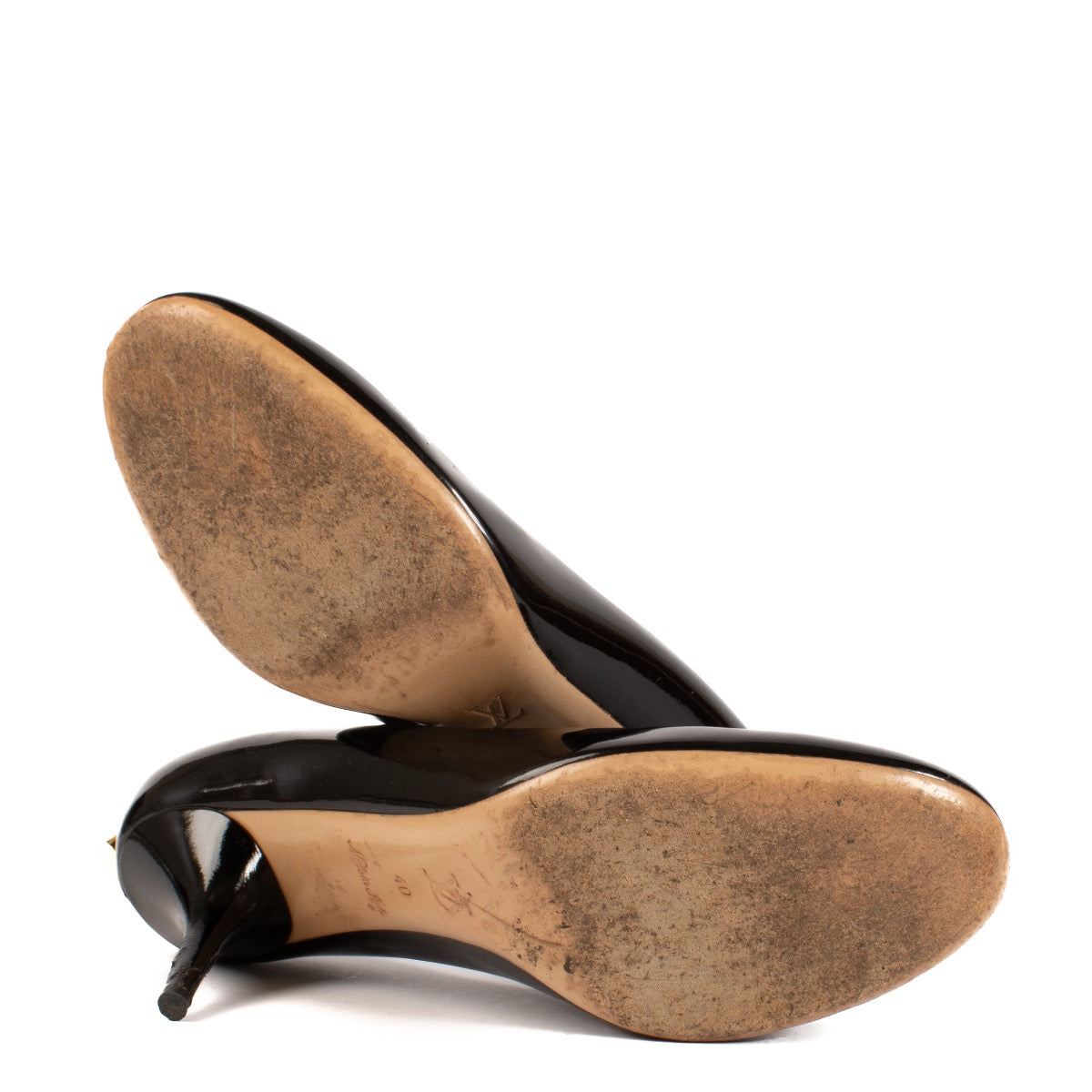 Shop safe online at Labellov in Antwerp, Brussels and Knokke these 100% authentic second hand Louis Vuitton Black Patent Padlock Heels - size 40