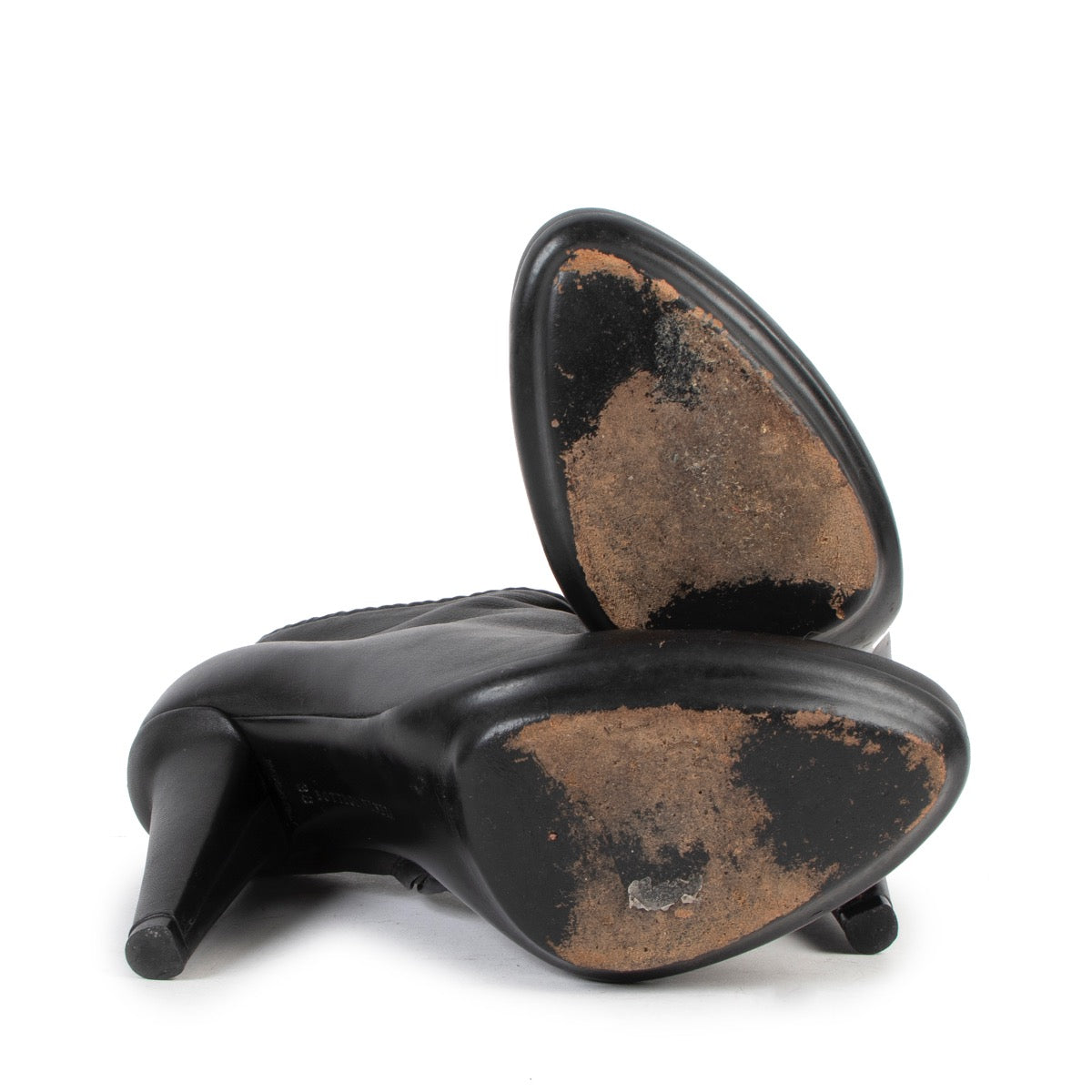 Shop safe online at Labellov in Antwerp these 100% authentic second hand Bottega Veneta Black Leather Boots - Size 38