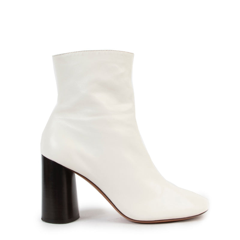 Shop safe online at Labellov in Antwerp this 100% authentic second hand Celine White Leather Boots - Size 38