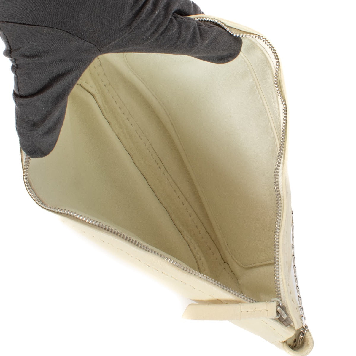 Shop 100% authentic secondhand Celine White Chain Bag on Labellov.com