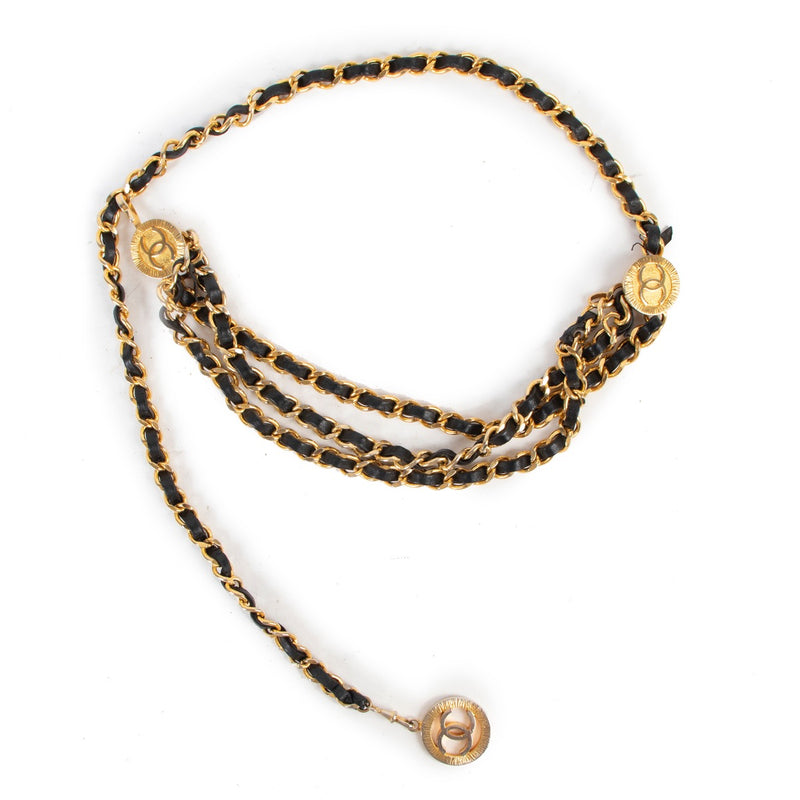 Shop safe online at Labellov in Antwerp this 100% authentic second hand Chanel Black and Gold Chain Belt