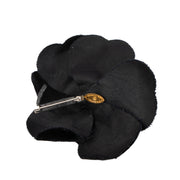 Chanel Black Velvet Camelia Brooch for the best price at Labellov secondhand luxury in Antwerp. We buy and sell your preloved and new designer bags.
