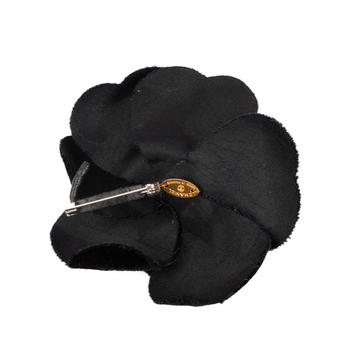 Chanel Black Velvet Camelia Brooch for the best price at Labellov secondhand luxury in Antwerp. We buy and sell your preloved and new designer bags.
