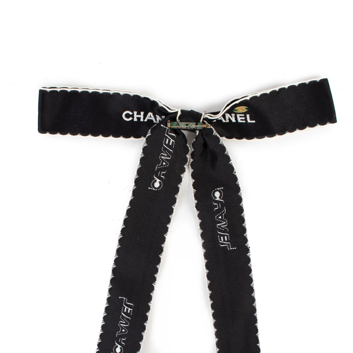 Shop safe online at Labellov in Antwerp this 100% authentic second hand Chanel Black Fabric Bow Brooch