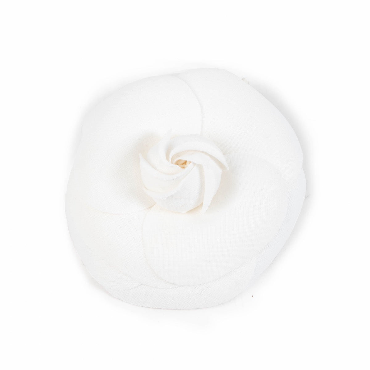 Chanel White Silk Jacquard Camelia Brooch for the best price at Labellov secondhand luxury in Antwerp. We buy and sell your preloved and new designer bags.