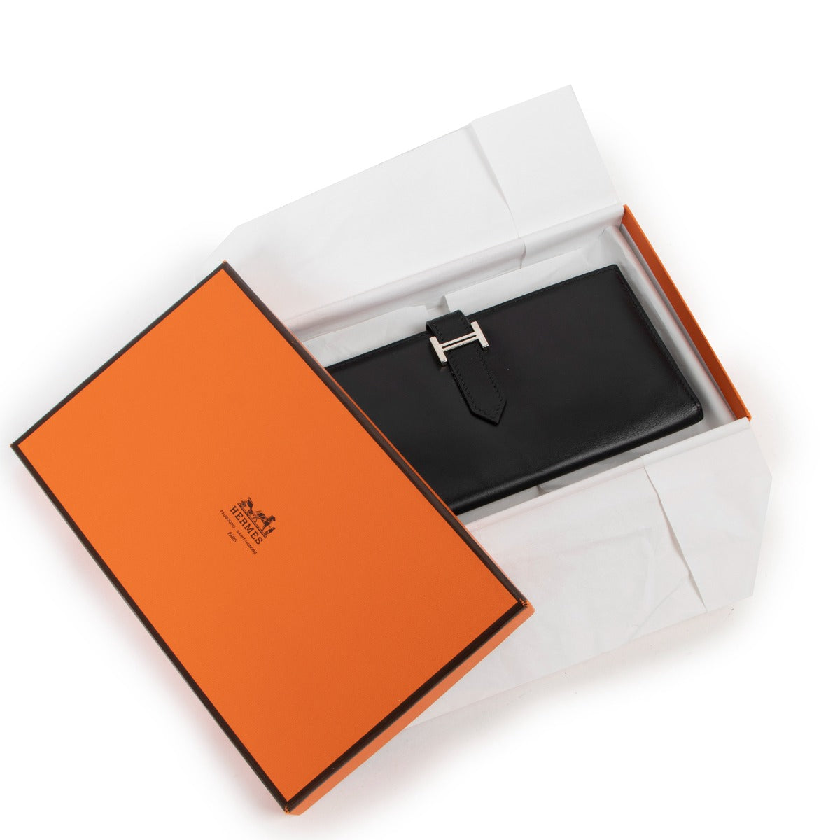 Shop designer vintage luxury fashion Hermès Black Swift Bearn Classic Wallet at Labellov.