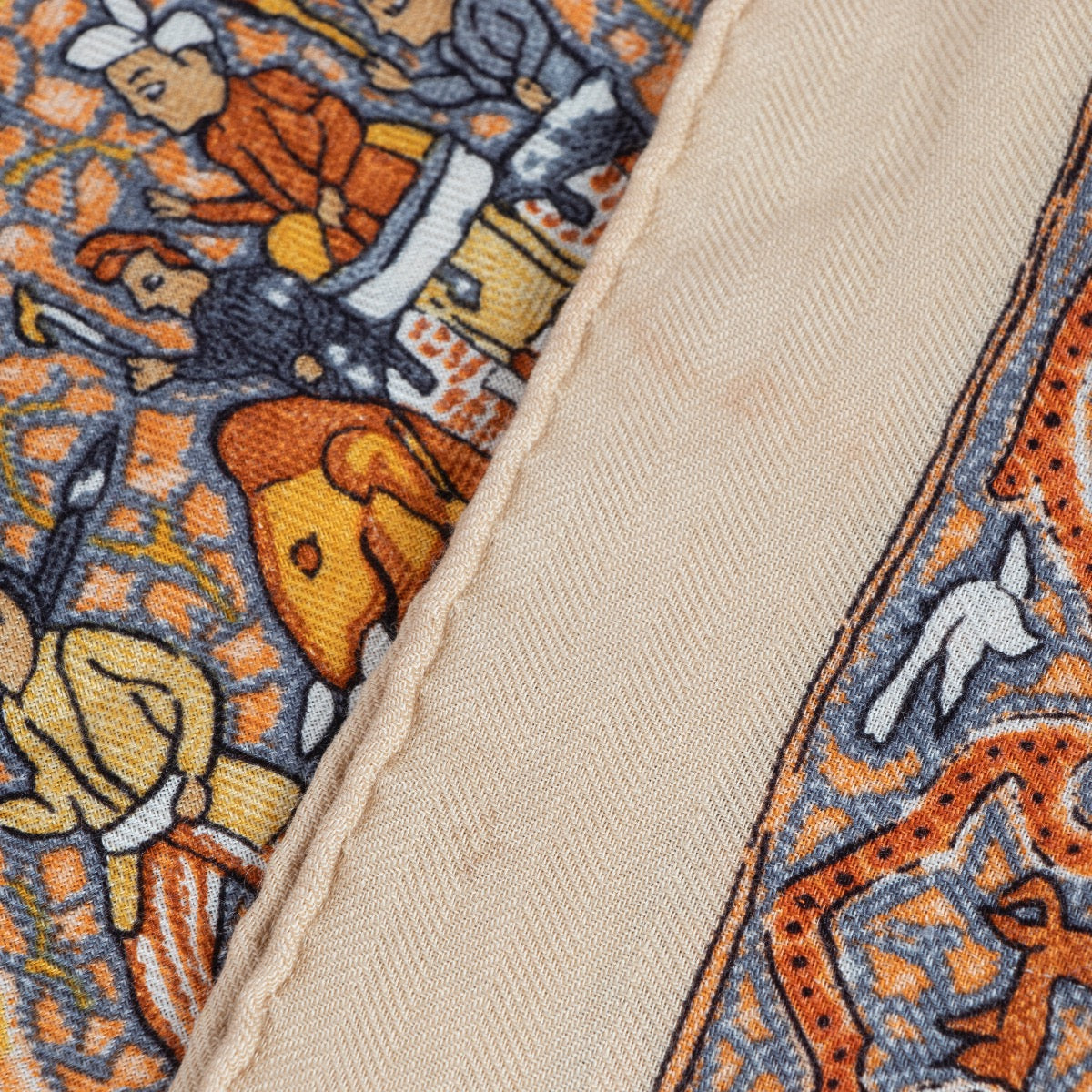 Buy an authentic Hermès Cashmere/Silk Shawl in excellent condition at Labellov in Antwerp.