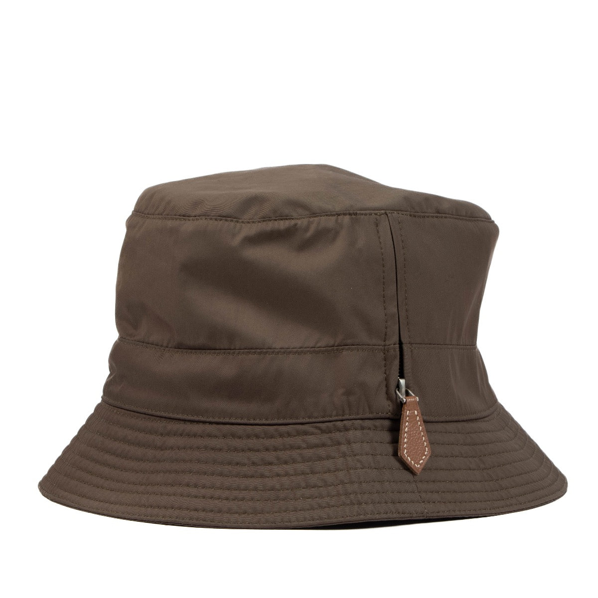 Buy an authentic Hermes Kaki Zip Bucket Hat in good condition at Labellov in Antwerp, Brussels, Knokke.