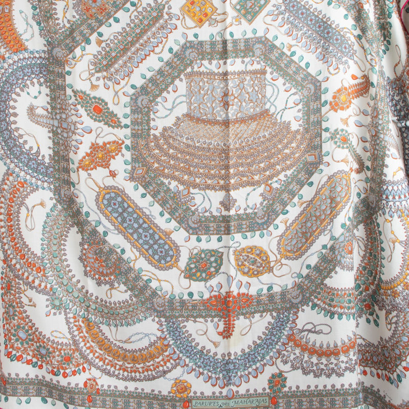 Buy an authentic Hermès Parures des Maharajas Cashmere/Silk Shawl in excellent condition at Labellov in Antwerp.