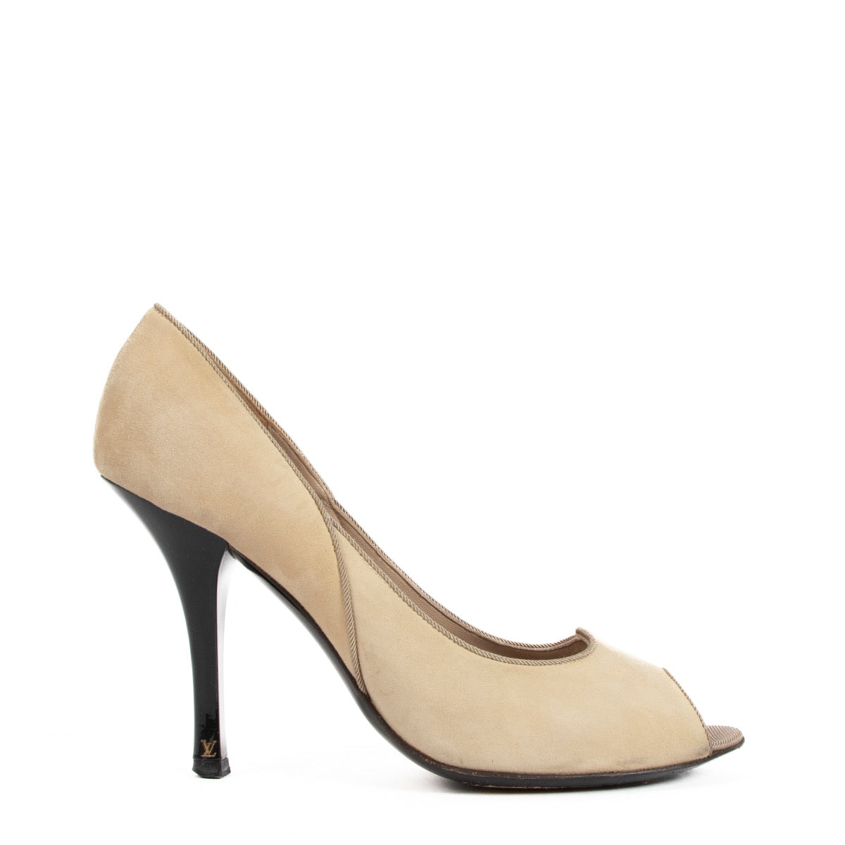Buy authentic Louis Vuitton Beige Suede Heels - size 38 in very good condition at Labellov in Antwerp.