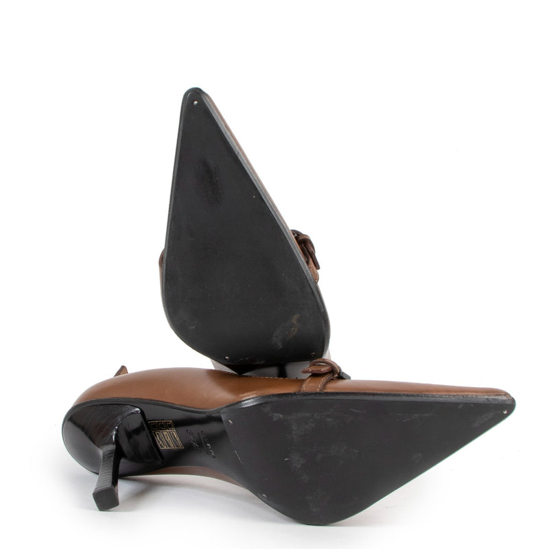 Gucci Bruine Leren Pumps met Gesp en Spitse Neus - Maat 37,5