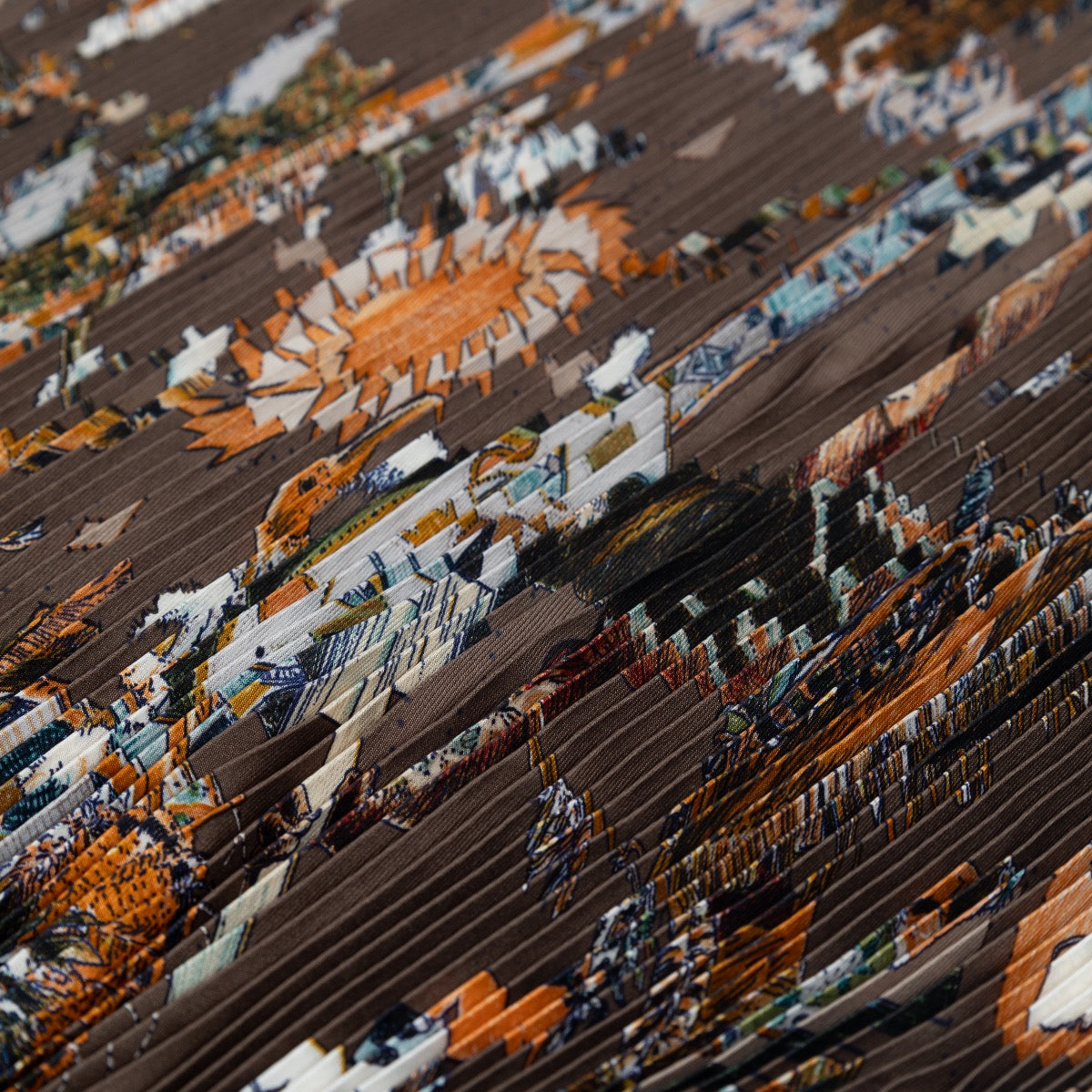 Hermès 'Les Danses des Indiens' Brown Plissé Scarf for the best price at Labellov secondhand luxury in Antwerp. We buy and sell your preloved and new designer items.