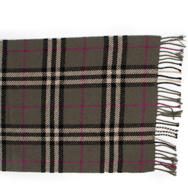 Shop an authentic second hand Burberry green check scarf at Labellov