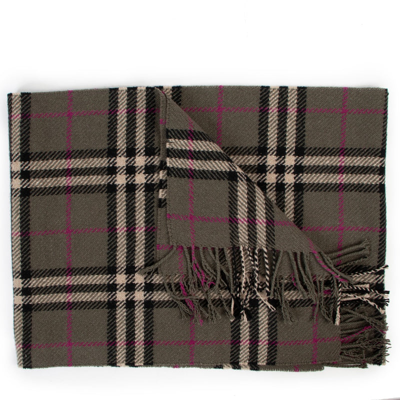 Shop an authentic second hand Burberry green check scarf at Labellov