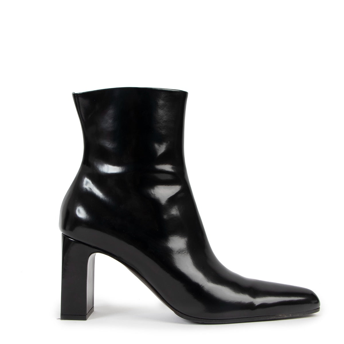 Shop Balenciaga Fall/Winter 2018 Round Toe Polished Leather 540279 WAVL0 Boots at Labellov