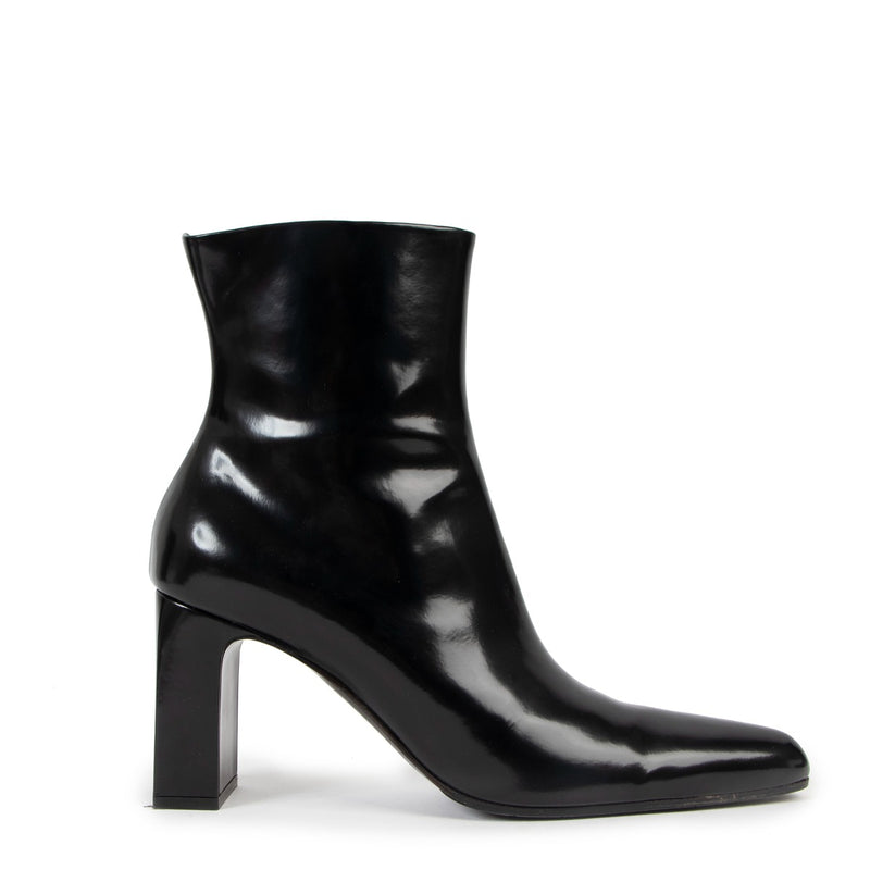 Shop Balenciaga Fall/Winter 2018 Round Toe Polished Leather 540279 WAVL0 Boots at Labellov