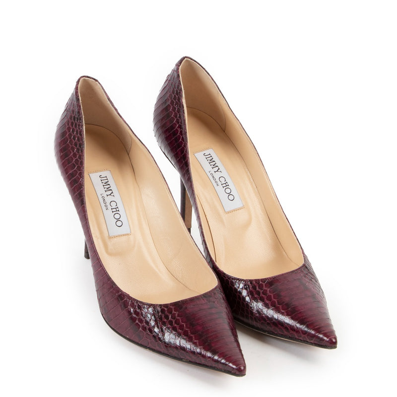 Buy an authentic pair of second hand Jimmy Choo purple snake leather pumps size 39,5 at Labellov