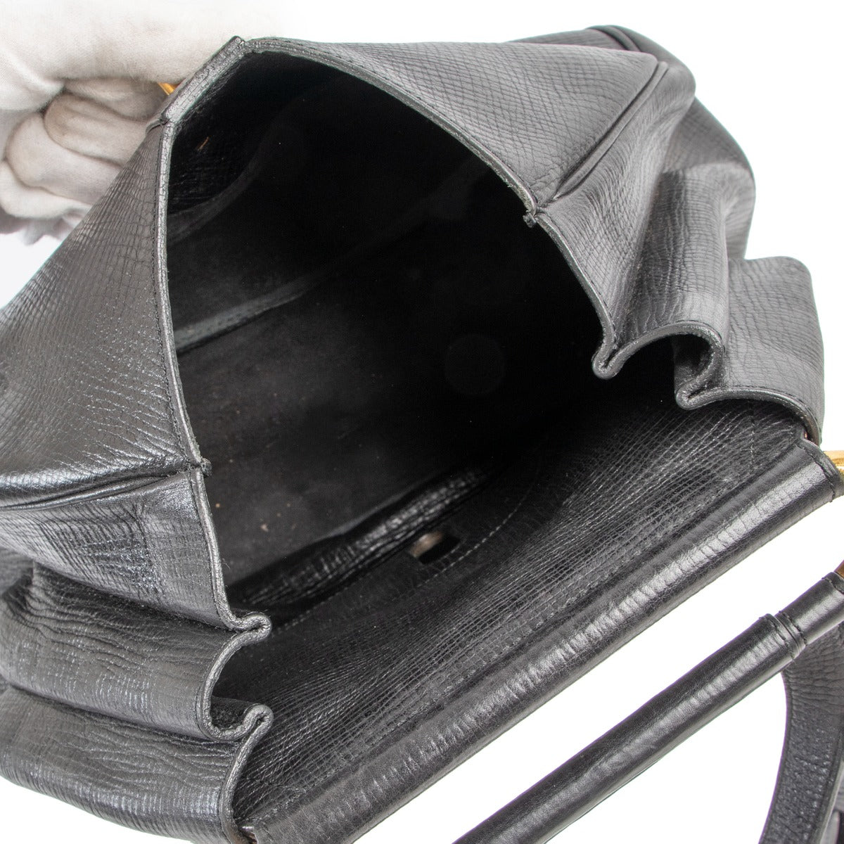 Shop safe online Delvaux Cerceau shoulder bag in very good condition, Delvaux black cerceau shoulder bag in very good condition, Preloved Delvaux black shoulder bag in very good condition.