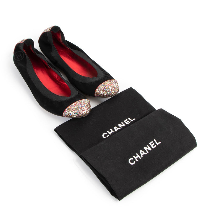 Buy online authentic second hand Chanel Black Glitter Ballet Flats in very good condition at Labellov in Antwerp.