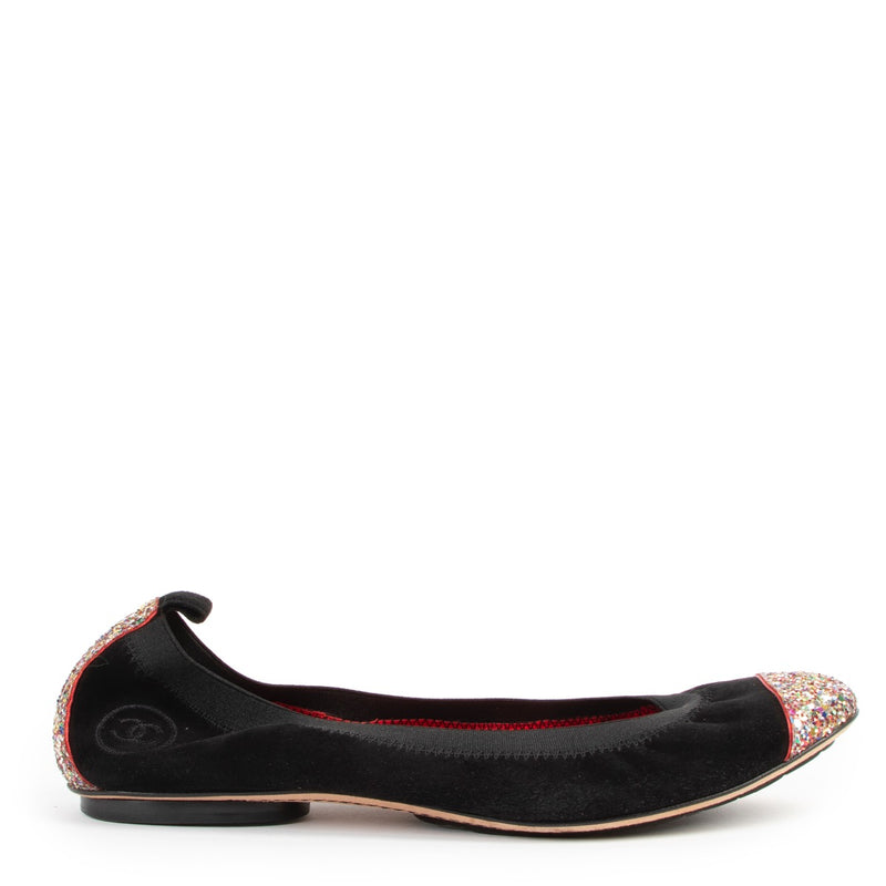 Buy online authentic second hand Chanel Black Glitter Ballet Flats in very good condition at Labellov in Antwerp.