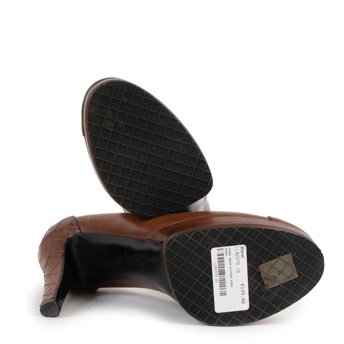 Shop safe online at Labellov in Antwerp this 100% authentic second hand Chanel Brown Leather Pumps
