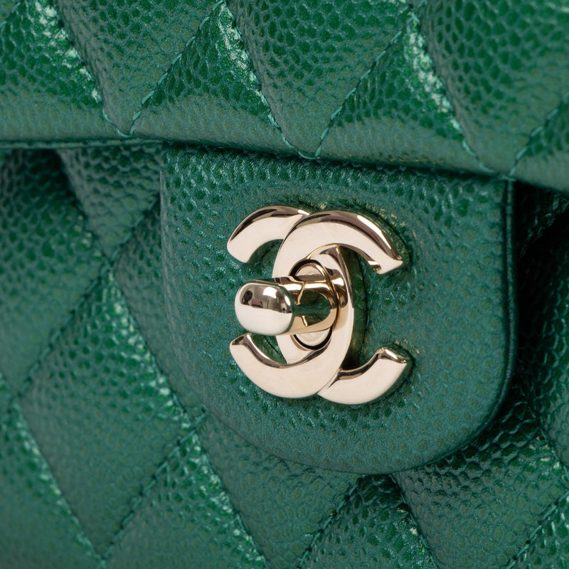 Shop safe online at Labellov in Antwerp, Brussels and Knokke this 100% authentic second hand Chanel Green Coated Caviar Medium Classic Flap Bag