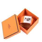 Shop safe online at Labellov in Antwerp, Brussels and Knokke this 100% authentic second hand Hermès Orange Leather Kelly Dog Bracelet - size T3