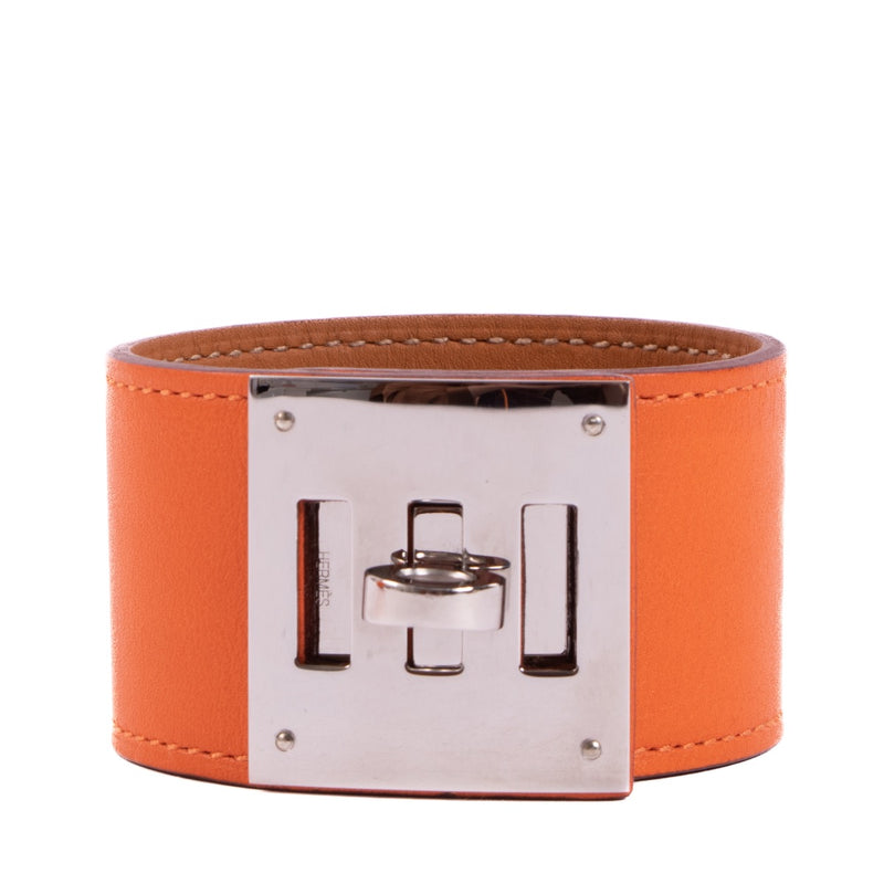 Shop safe online at Labellov in Antwerp, Brussels and Knokke this 100% authentic second hand Hermès Orange Leather Kelly Dog Bracelet - size T3
