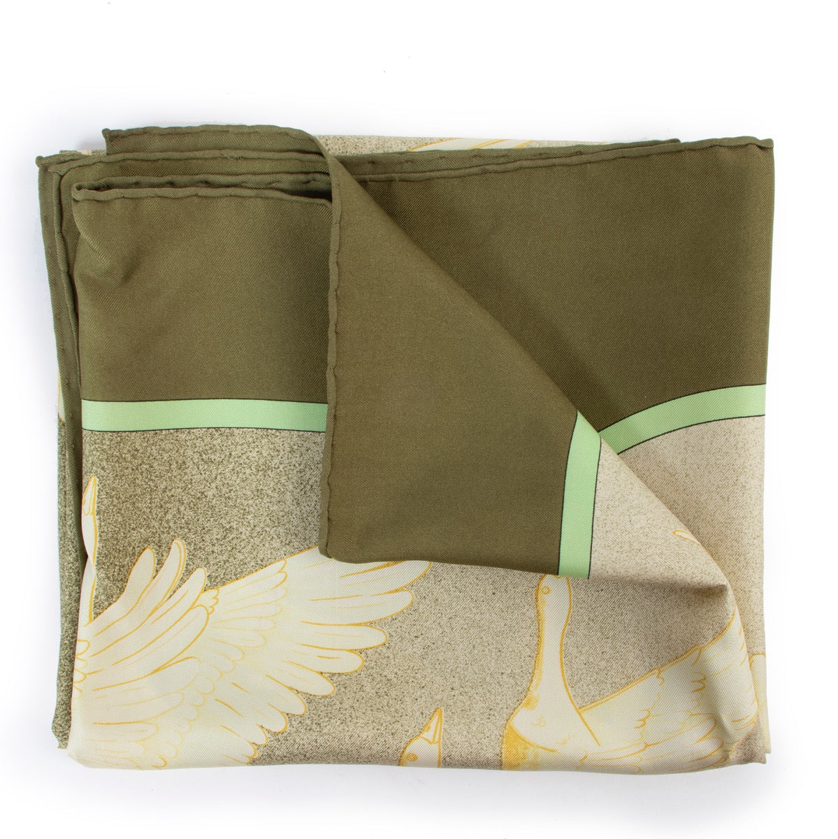 Buy a 100% authentic second hand Hermès Oiseaux Migrateurs Silk Scarf at Labellov