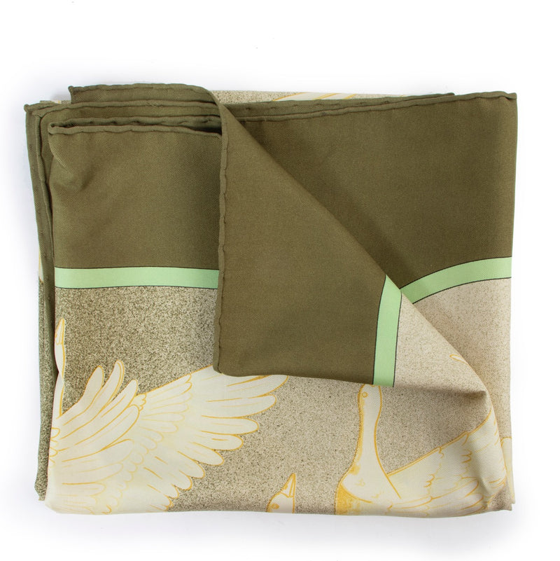 Buy a 100% authentic second hand Hermès Oiseaux Migrateurs Silk Scarf at Labellov