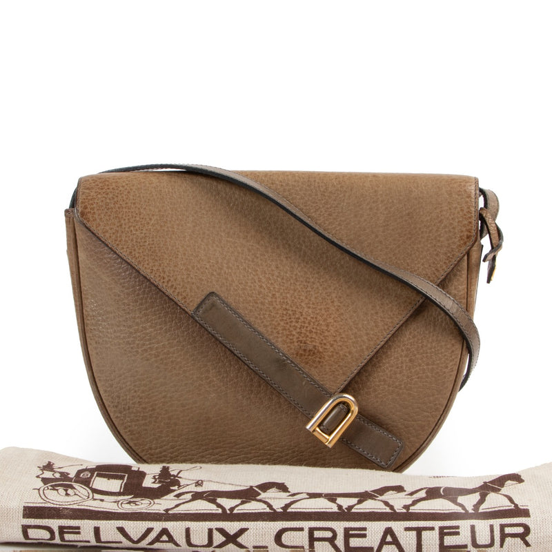 Shop safe online Delvaux brown crossbody bag in good condition, Shop online 100% authentic Delvaux crossbody bag in good condition, Preloved Delvaux crossbody bag in good condition.