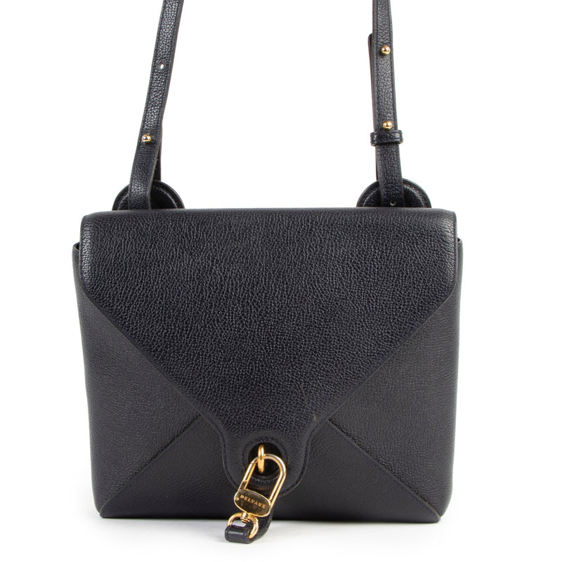 Shop safe online at Labellov in Antwerp this 100% authentic second hand Delvaux Grelon GM Marine Blue Jumping Leather Crossbody Bag