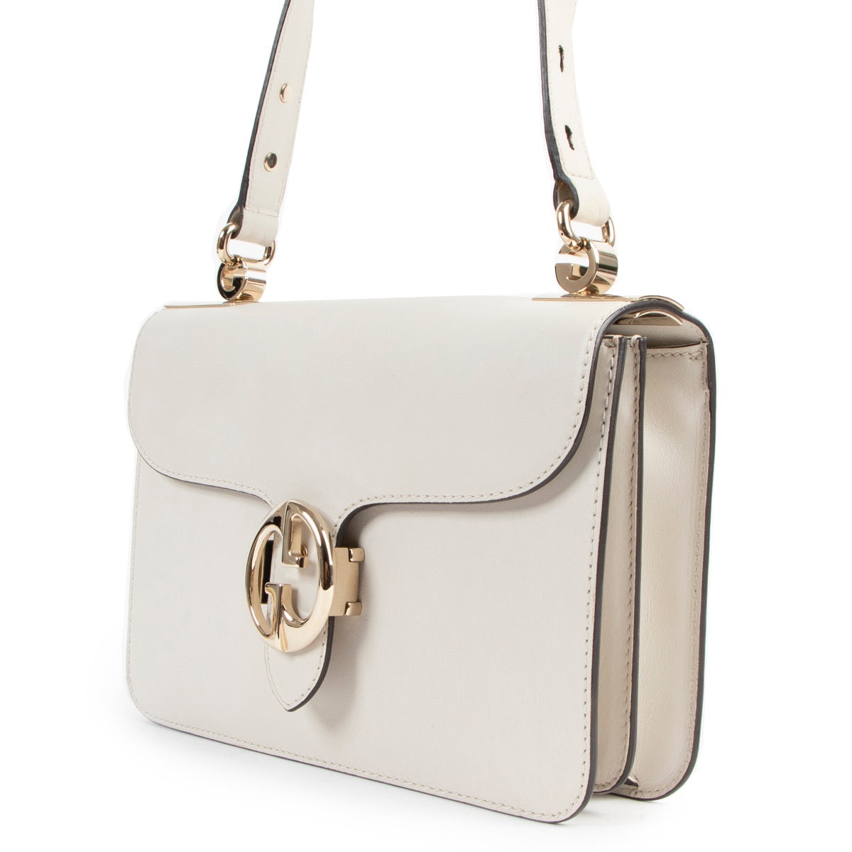 Buy authentic second hand Gucci White 1973 Medium Flap Shoulder Bag in good condition at Labellov in Antwerp.