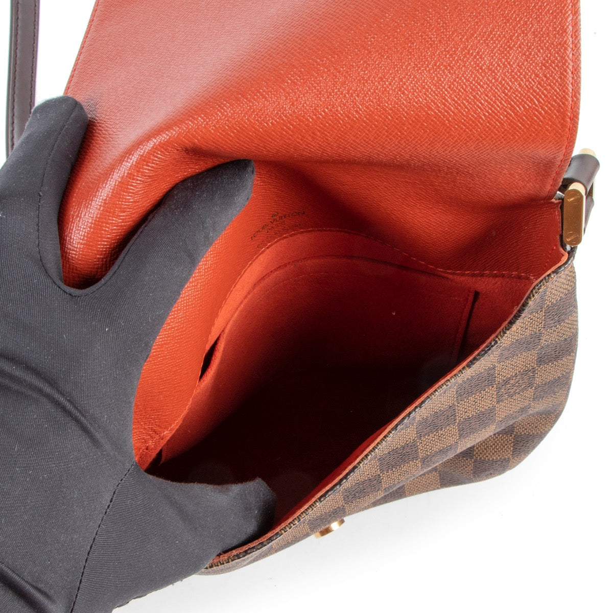 Shop safe online at Labellov in Antwerp this 100% authentic second hand Louis Vuitton Damier Salsa Musette Crossbody Bag