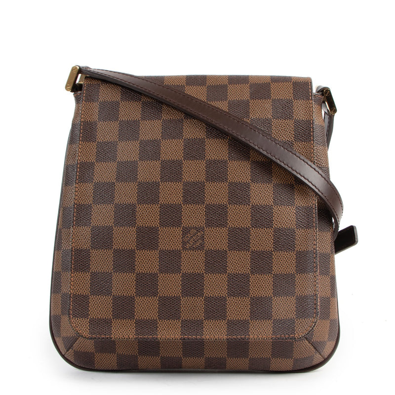Shop safe online at Labellov in Antwerp this 100% authentic second hand Louis Vuitton Damier Salsa Musette Crossbody Bag