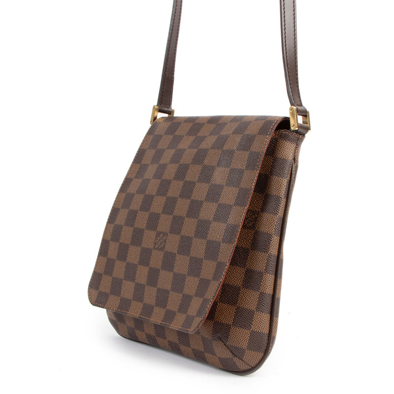 Shop safe online at Labellov in Antwerp this 100% authentic second hand Louis Vuitton Damier Salsa Musette Crossbody Bag