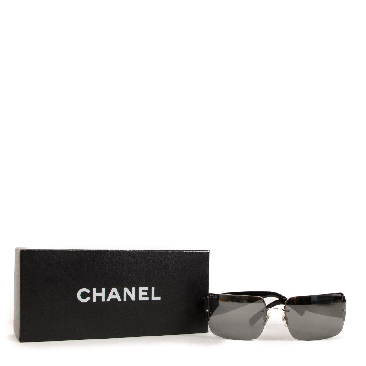 Shop safe online at Labellov in Antwerp, Brussels and Knokke these 100% authentic second hand Chanel Black Frame CC Rhinestone Sunglasses
