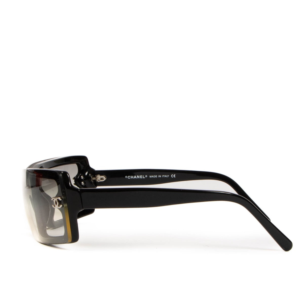 Shop safe online at Labellov in Antwerp, Brussels and Knokke these 100% authentic second hand Chanel Black Acetate 5067 Sunglasses