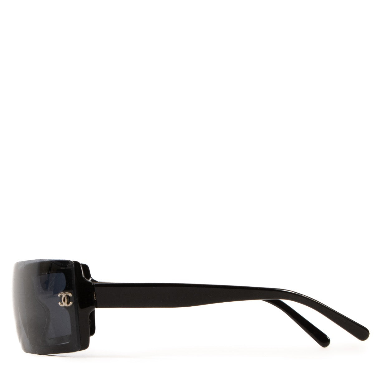 Shop safe online at Labellov in Antwerp, Brussels and Knokke these 100% authentic second hand Chanel Black Acetate 5067 Sunglasses