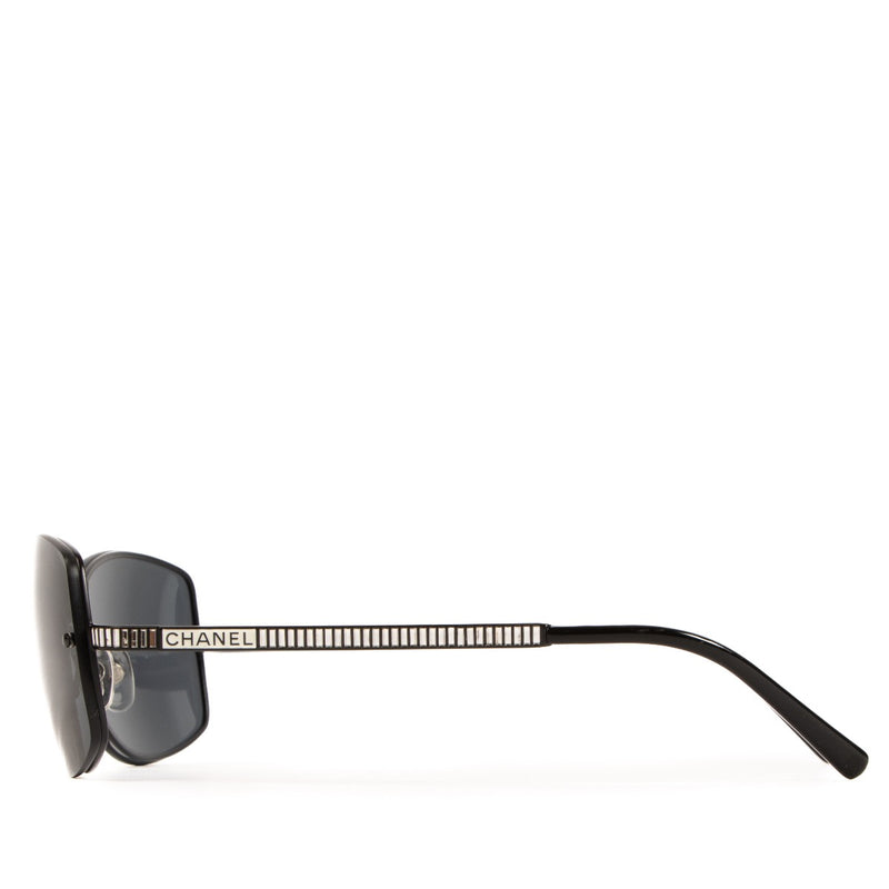 Shop safe online at Labellov in Antwerp, Brussels and Knokke these 100% authentic second hand Chanel Black Rhinestone Sunglasses