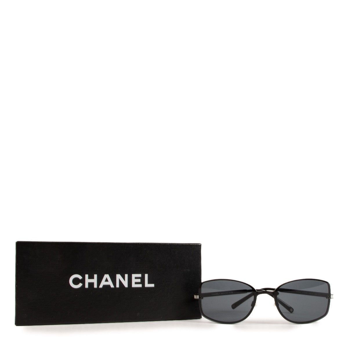 Shop safe online at Labellov in Antwerp, Brussels and Knokke these 100% authentic second hand Chanel Black Rhinestone Sunglasses