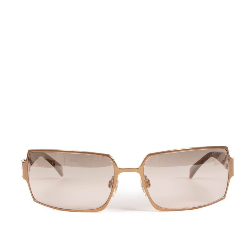 Shop safe online at Labellov in Antwerp, Brussels and Knokke these 100% authentic second hand Chanel Gold 4103 Metal Sunglasses