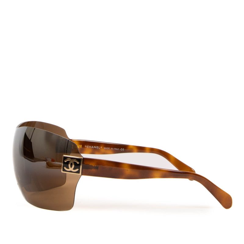 Shop safe online at Labellov these 100% authentic second hand Chanel Purple and Black 4111 Shield Sunglasses