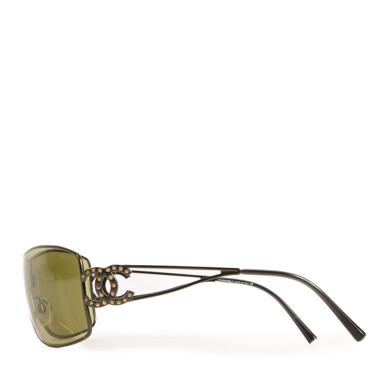 Shop safe online at Labellov in Antwerp, Brussels and Knokke these 100% authentic second hand Chanel Green CC Crystal 4072 Sunglasses