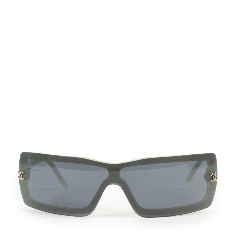 Shop designer vintage second hand high end Chanel Teal Frame CC Logo Sunglasses 5067 at Labellov.