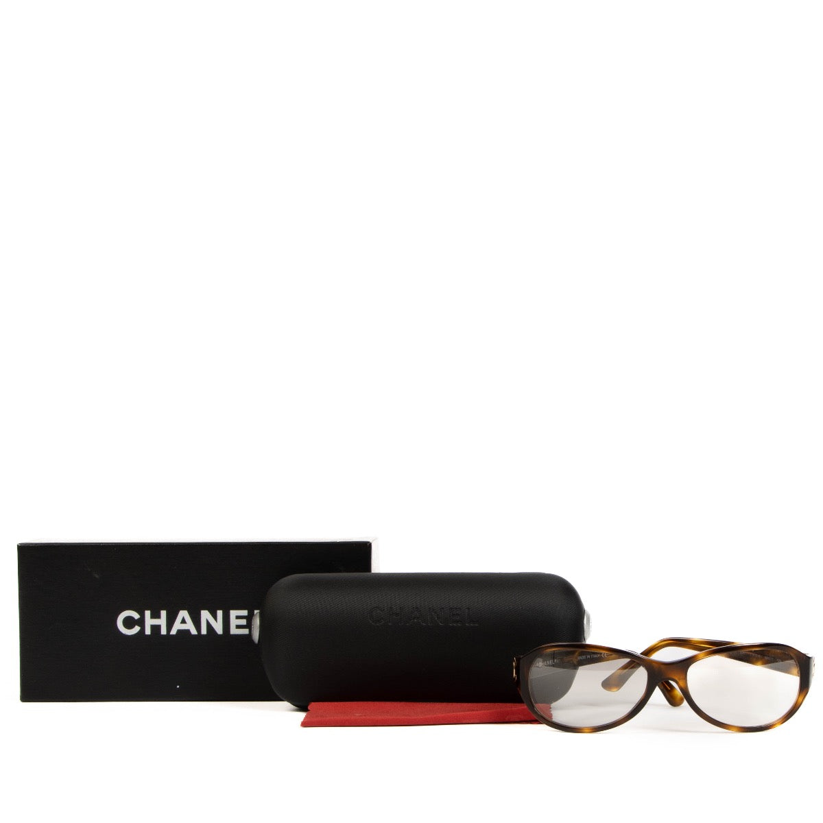 Shop safe online at Labellov in Antwerp, Brussels and Knokke these 100% authentic second hand Chanel Tortoise 5051 CC Optical Glasses