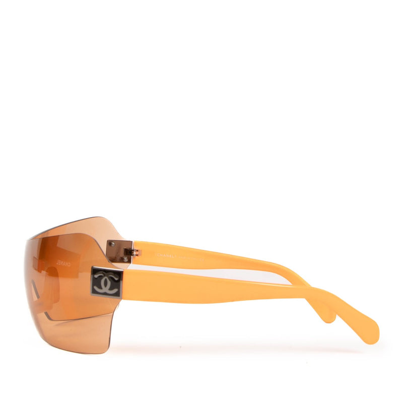 Shop safe online at Labellov in Antwerp, Brussels and Knokke these 100% authentic second hand Chanel Orange Acetate 4109 Shield Sunglasses