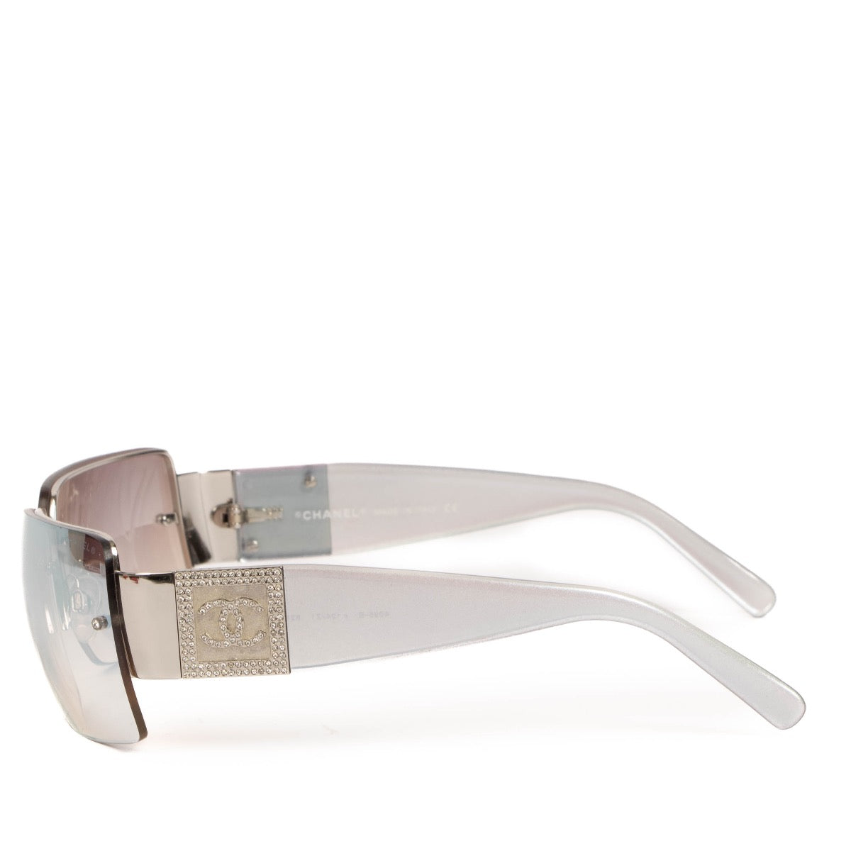 Shop safe online at Labellov in Antwerp these 100% authentic second hand Chanel Metallic 4095 CC Crystal Sunglasses
