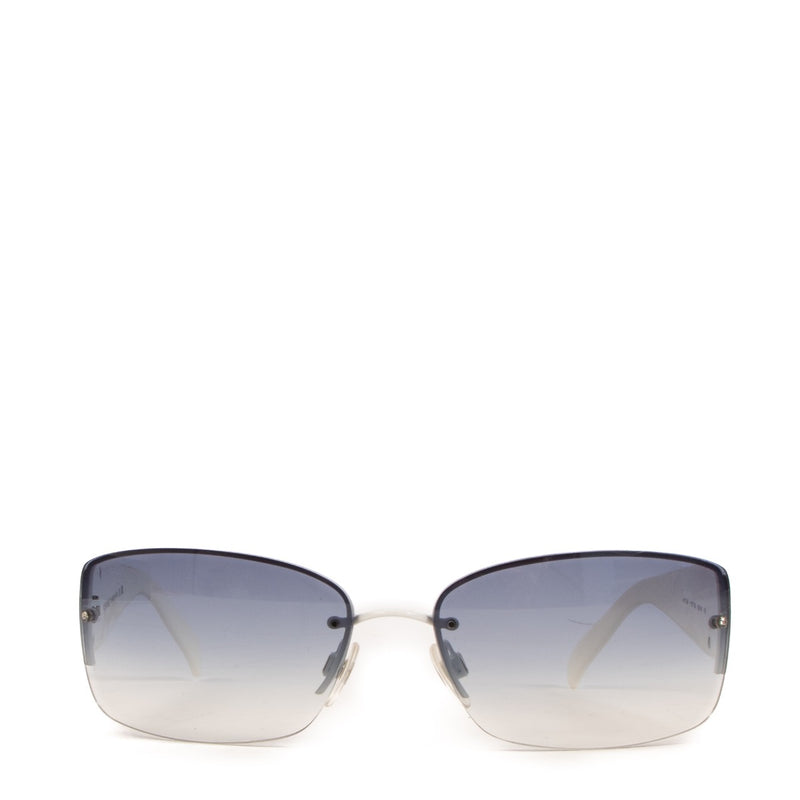 Shop safe online at Labellov in Antwerp, Brussels and Knokke these 100% authentic second hand Chanel White Acetate CC Rhinestone 4117 Sunglasses