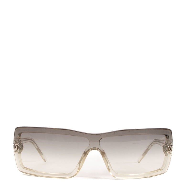 Shop safe online at Labellov in Antwerp, Brussels and Knokke these 100% authentic second hand Chanel Ombre Acetate 5067 Sunglasses